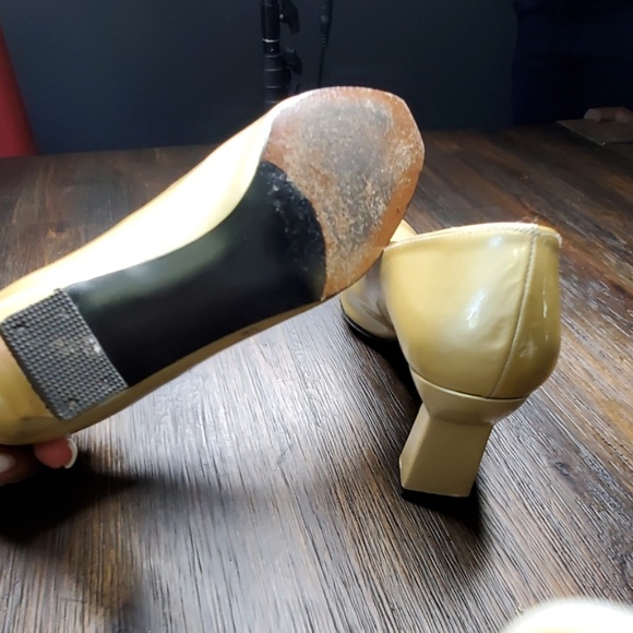 Stuart Weitzman gold patent leather pumps 8.5AA - Picture 4 of 4